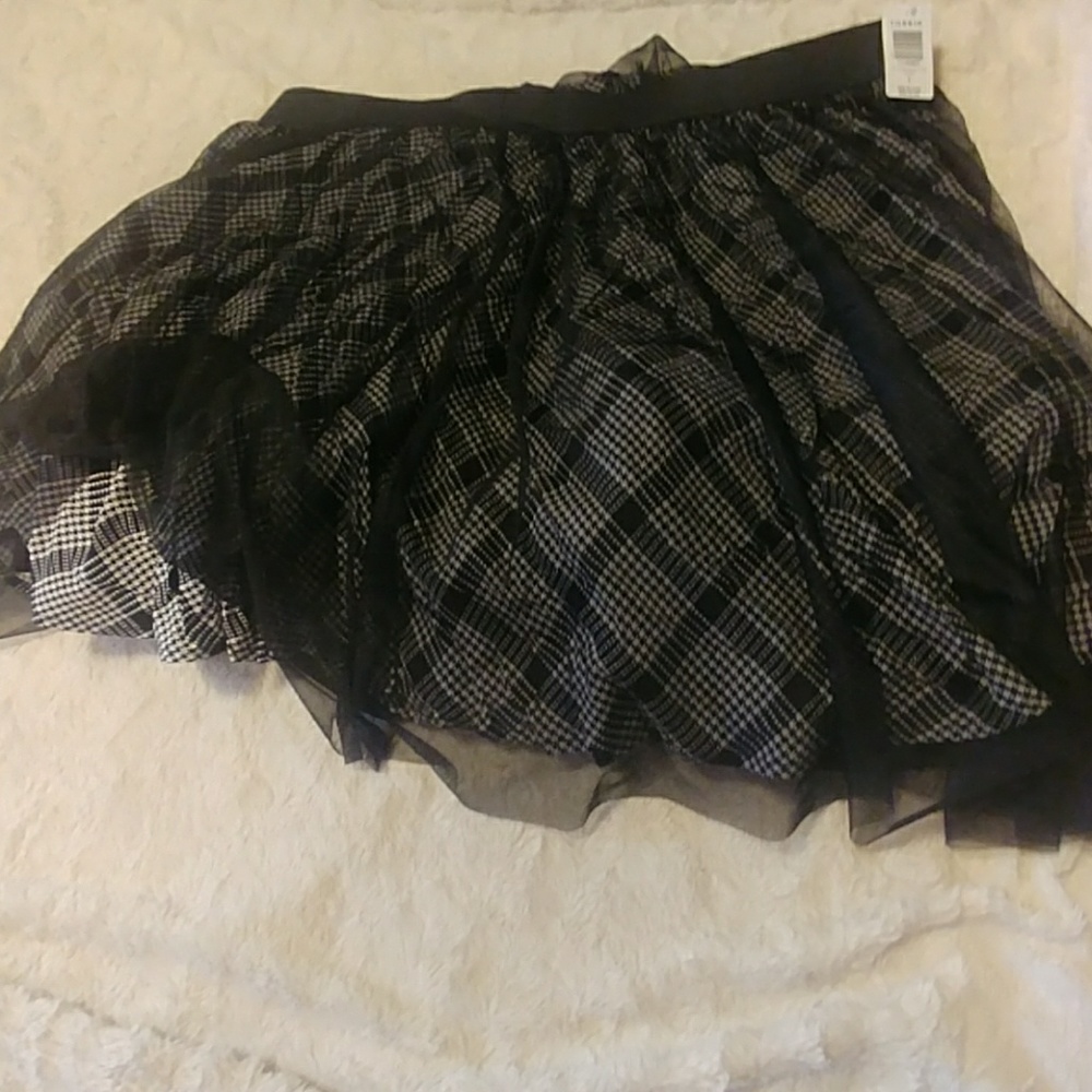 A-line tulle black and white skirt